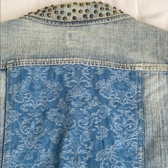 SOLD -GUESS DENIM VEST - Picture 3 of 6